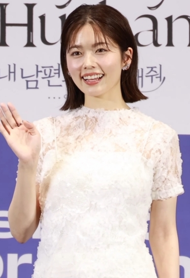 热度居高不下，富里奈央凭什么圈粉无数